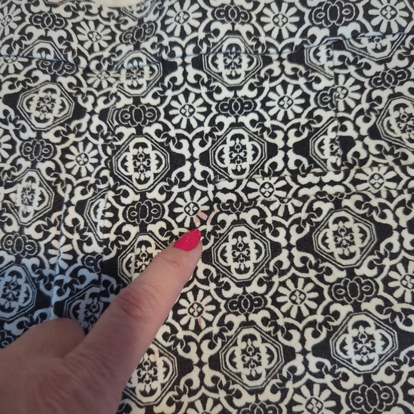 Chico's Pants Black White Zipper Pockets Cropped Ankle Stretch Size 1.5T… - Picture 8 of 8